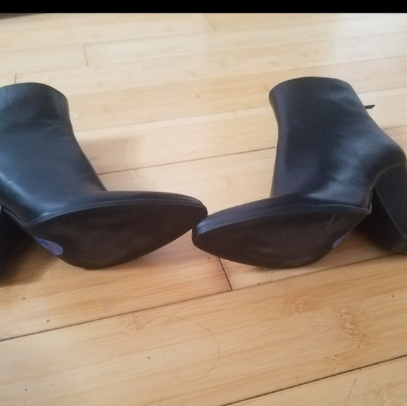 Stuart Weitzman Bedford 7.5 boots - Picture 7 of 8